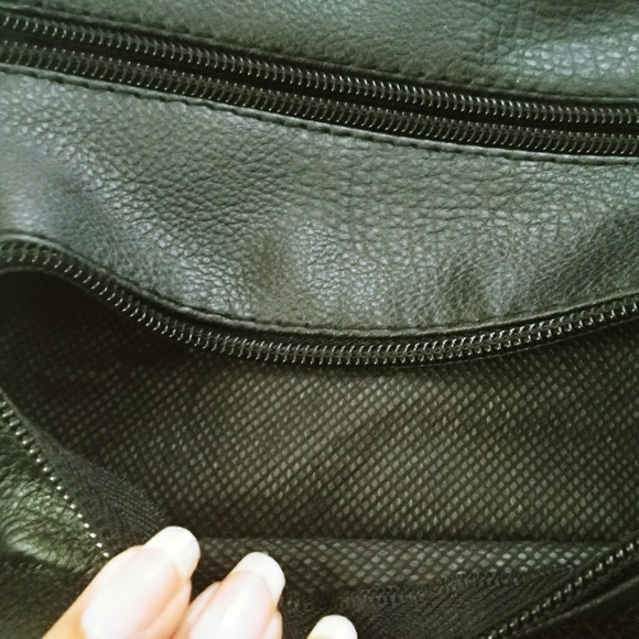 Faux Leather Black crossbody purse - Picture 4 of 5